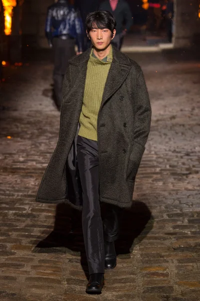 Look 43